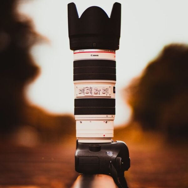 70–200mm f/2.8 telephoto zoom lens