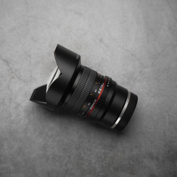 16–35mm f/4 wide-angle zoom